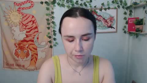 veryveryvery_shy online show from July 22, 6:05 am
