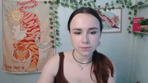 veryveryvery_shy online show from July 25, 5:38 am