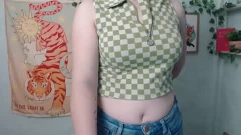 veryveryvery_shy online show from July 28, 5:58 am