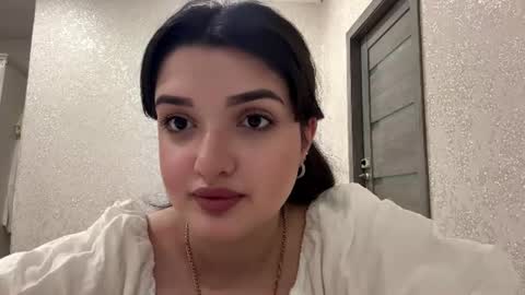 Izzabel online show from July 26, 4:25 pm