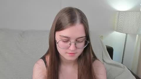 Snapshot of veta_cute chatting on May 27, 9:17 am Emma Sofa online show from May 27, 9:17 am