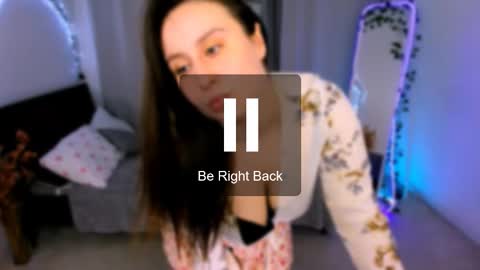 Snapshot of via_lattea_ chatting on March 7, 6:32 am Camilla online show from March 7, 6:32 am