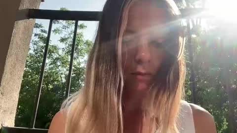 Snapshot of viajemos chatting on May 25, 3:29 pm papichulo y mamichula online show from May 25, 3:29 pm