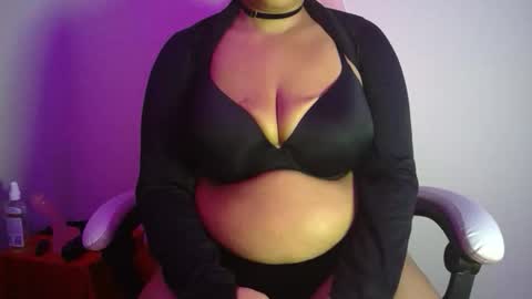 Snapshot of vibe_xxxo chatting on March 29, 5:07 am vibe_xxxo online show from March 29, 5:07 am