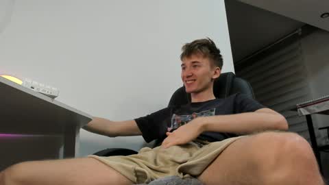 vibemygirl online show from December 17, 4:43 pm