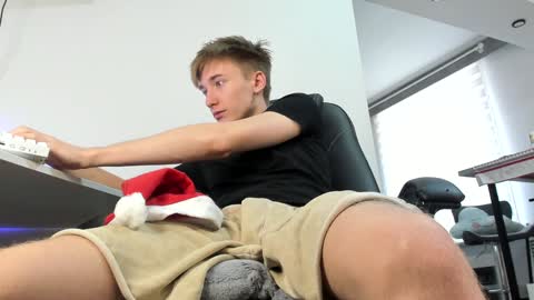 vibemygirl online show from January 1, 6:05 am