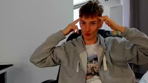 vibemygirl online show from March 11, 6:43 am