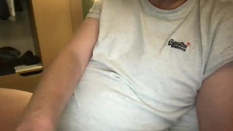 Snapshot of vic42hard chatting on December 5, 7:38 am vic42hard online show from December 5, 7:38 am