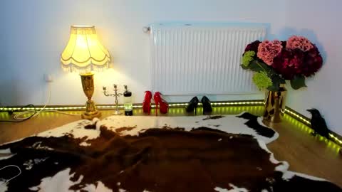 ViciousQueenu can call me Laura online show from January 28, 7:53 am