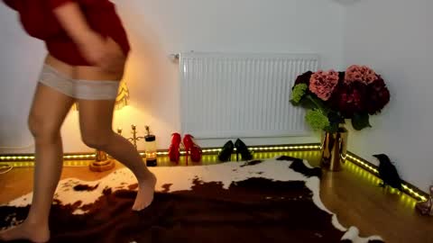 ViciousQueenu can call me Laura online show from January 29, 7:57 am