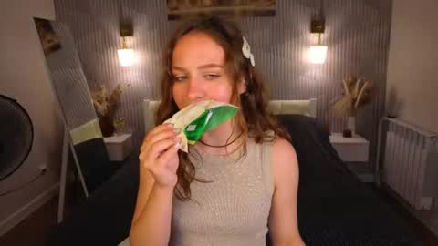 vicki_milles online show from June 29, 8:20 am