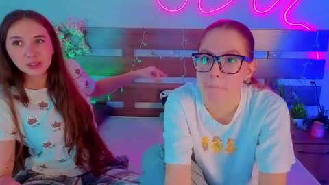 Snapshot of vickipratt chatting on December 15, 12:42 pm Stacy Charlotte Lolaon keyboard online show from December 15, 12:42 pm