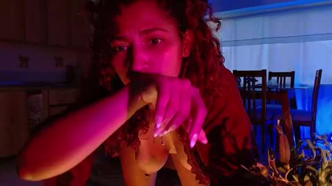 Snapshot of vicky_crazy chatting on January 3, 10:51 pm Vicky online show from January 3, 10:51 pm