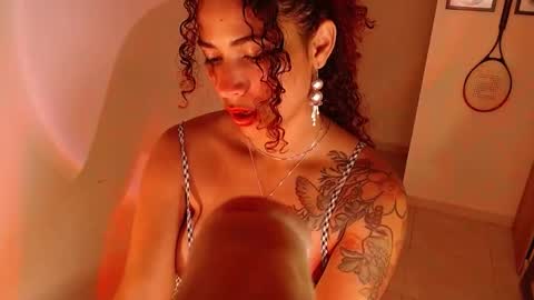 Snapshot of vicky_crazy chatting on February 6, 12:00 am Vicky online show from February 6, 12:00 am