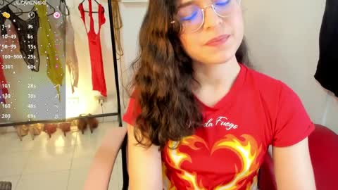 Snapshot of vicky_cristinax chatting on December 7, 7:05 am Vicky online show from December 7, 7:05 am