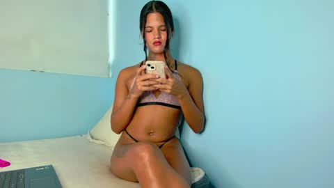 Snapshot of vicky_diamond09 chatting on May 25, 10:38 pm Victoria online show from May 25, 10:38 pm