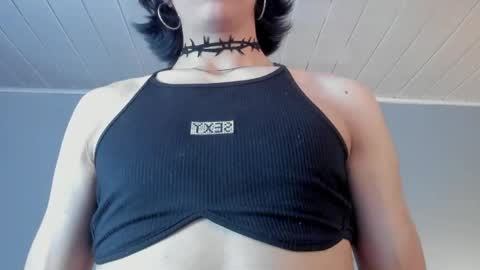 Snapshot of vicky_fant4sy chatting on May 6, 10:26 pm Vicky online show from May 6, 10:26 pm