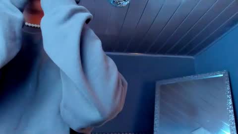 Snapshot of vicky_fant4sy chatting on May 12, 2:14 pm Vicky online show from May 12, 2:14 pm