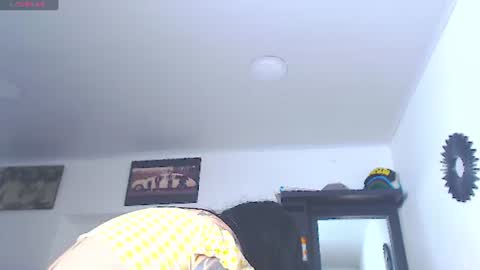 Snapshot of vicky_hotmilf chatting on July 21, 11:23 am Vicky online show from July 21, 11:23 am