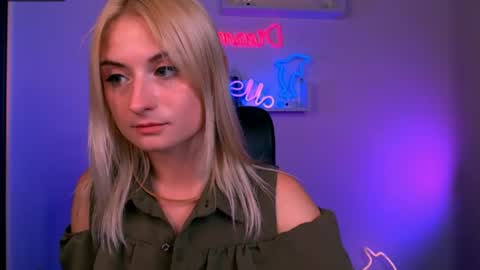 Snapshot of vicky_kim chatting on July 19, 7:39 pm vicky_kim online show from July 19, 7:39 pm