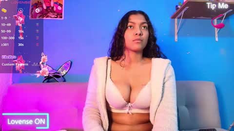 Snapshot of vicky_miller_05 chatting on February 22, 10:20 pm vicky_miller_05 online show from February 22, 10:20 pm