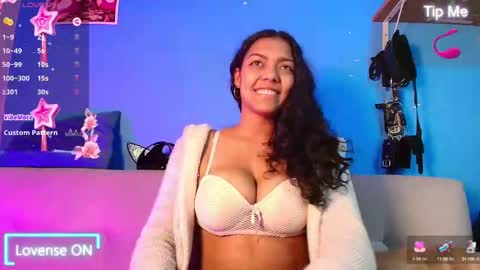 Snapshot of vicky_miller_05 chatting on March 1, 6:43 pm vicky_miller_05 online show from March 1, 6:43 pm