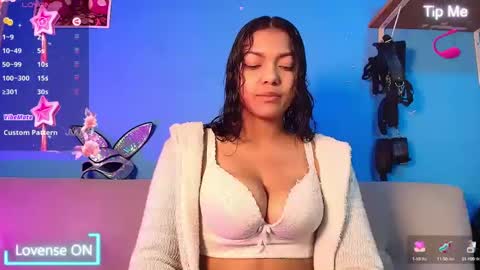 Snapshot of vicky_miller_05 chatting on March 5, 8:21 pm vicky_miller_05 online show from March 5, 8:21 pm