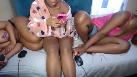 vickyblissx online show from October 24, 5:15 am