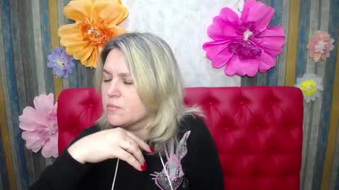 VickyRobins online show from March 26, 7:14 am