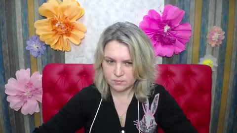 VickyRobins online show from March 27, 7:36 am