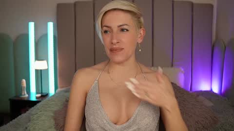 vickysecret96 online show from January 2, 4:56 pm