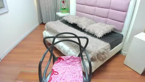 Snapshot of victoria__grey_ chatting on July 13, 8:11 pm Victoria grey online show from July 13, 8:11 pm