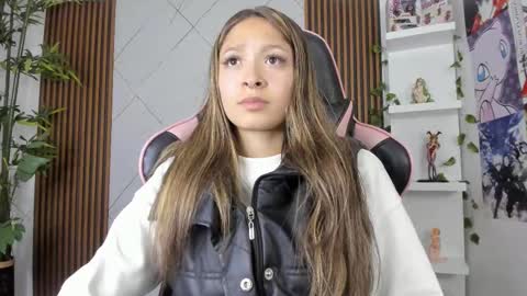 Snapshot of victoria_adams14 chatting on February 14, 12:47 pm Victoria for you online show from February 14, 12:47 pm