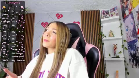 Snapshot of victoria_adams14 chatting on February 14, 6:51 pm Victoria for you online show from February 14, 6:51 pm