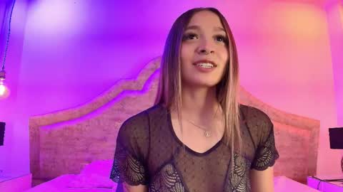 Snapshot of victoria_adams14 chatting on April 6, 3:37 am Victoria for you online show from April 6, 3:37 am
