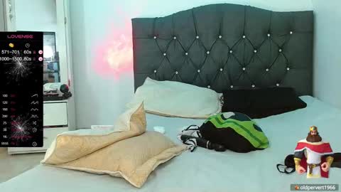Snapshot of victoria_alien chatting on January 27, 7:24 pm Victoria independent model online show from January 27, 7:24 pm