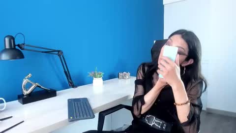 Victoria online show from December 15, 3:05 pm