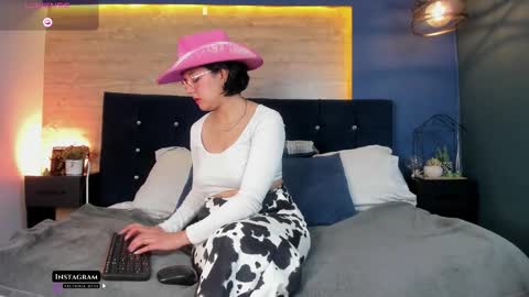 Victoria online show from October 13, 9:04 pm