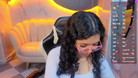 victoria_castillo_b online show from February 25, 7:45 pm