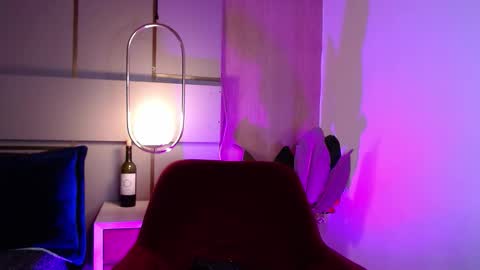 Victoria Collins online show from November 15, 12:23 pm