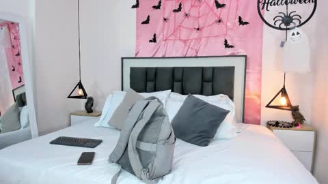 valentina online show from November 4, 11:42 am