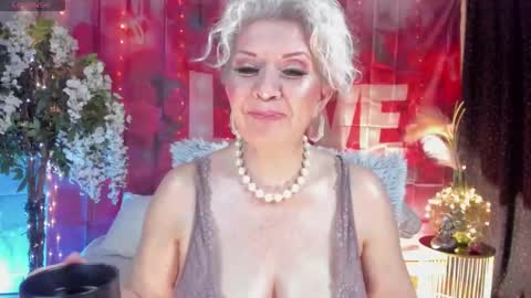 diorvictoria9 online show from January 14, 7:08 pm