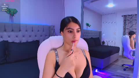 Snapshot of victoria_ellington chatting on June 10, 11:42 am online show from June 10, 11:42 am