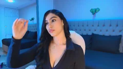 Snapshot of victoria_ellington chatting on June 17, 11:34 am online show from June 17, 11:34 am