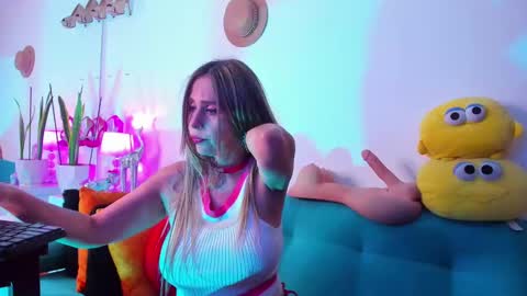 Snapshot of victoria_jhones chatting on February 5, 1:04 am Victoria online show from February 5, 1:04 am