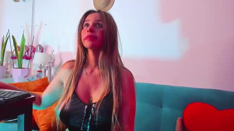 Snapshot of victoria_jhones chatting on February 9, 5:01 pm Victoria online show from February 9, 5:01 pm