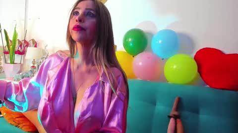 Snapshot of victoria_jhones chatting on February 14, 7:54 pm Victoria online show from February 14, 7:54 pm