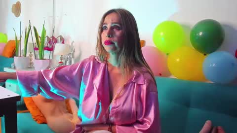 Snapshot of victoria_jhones chatting on February 15, 2:04 am Victoria online show from February 15, 2:04 am