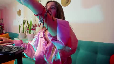 Snapshot of victoria_jhones chatting on February 16, 2:32 pm Victoria online show from February 16, 2:32 pm