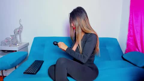 Snapshot of victoria_jhones chatting on November 27, 4:53 pm Victoria online show from November 27, 4:53 pm